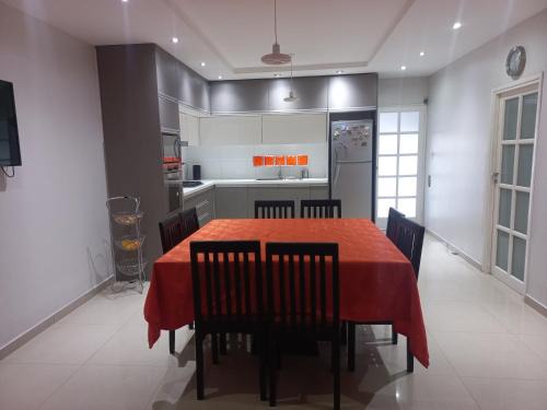 Godoy Cruz House | 1670 House