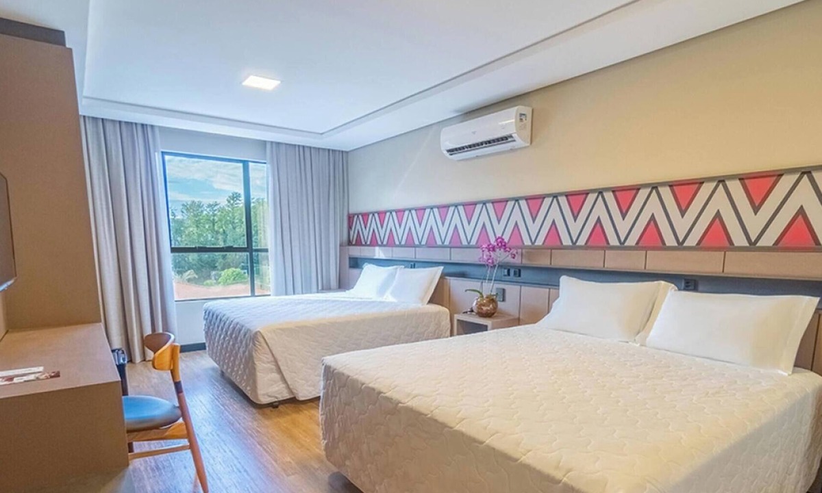Foz do Iguacu Hotel | 2 Bright Double Rooms | Free Breakfast, Pool Bar & 5 mi to Bird Park