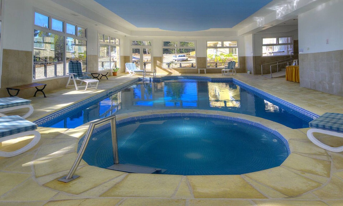 San Carlos de Bariloche Hotel | 3 Family Friendly Apartments w/Breakfast, Kitchen and Dining Space by Lake Views