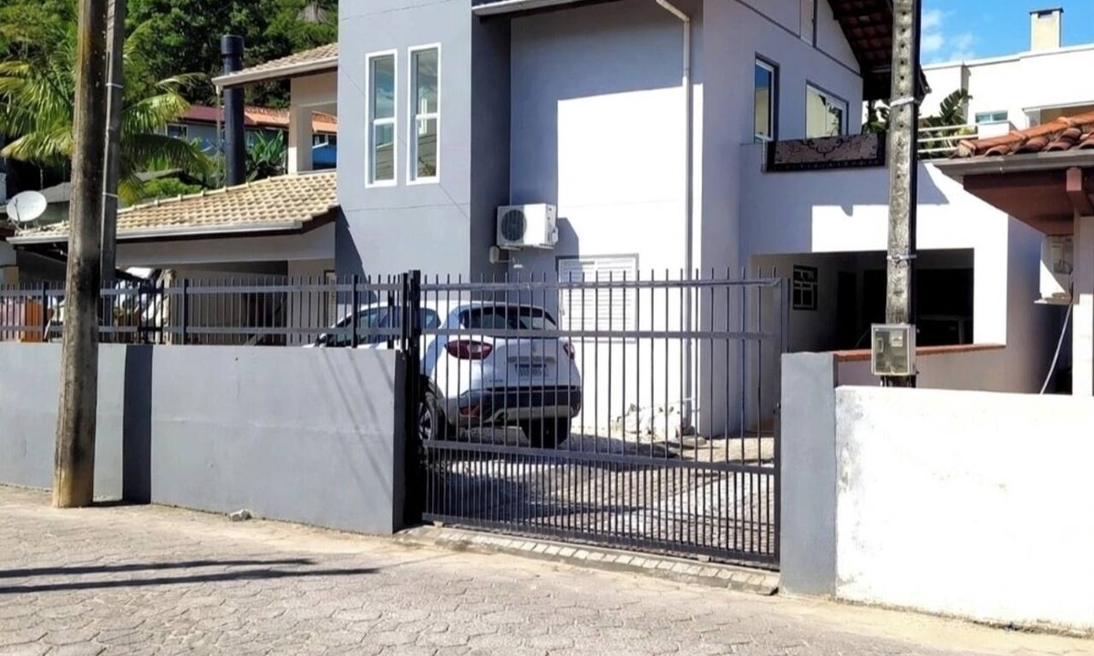 Canto Grande House | 4-bedroom house 200 meters from Canto Grande beach, pets allowed.