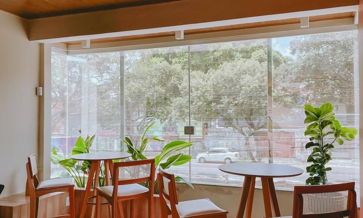 Pedreira Apartment | 5 minutes from the Hangar. Fully equipped guesthouse: kitchen, living room and balcony, all air-conditioned.