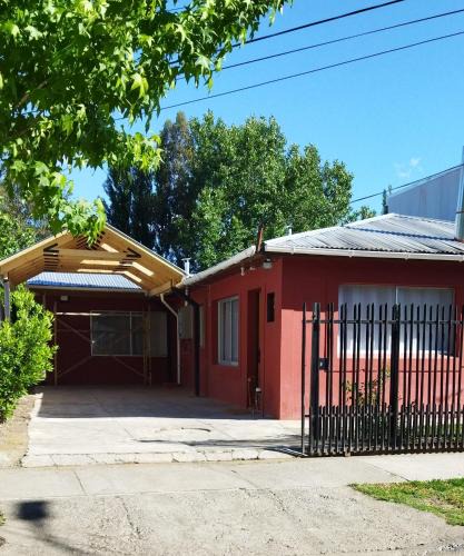 Santa Cruz House | Amplio alojamiento vacacional ubicado a 500 metros de la plaza y a 5 minutos de la ruta del vino