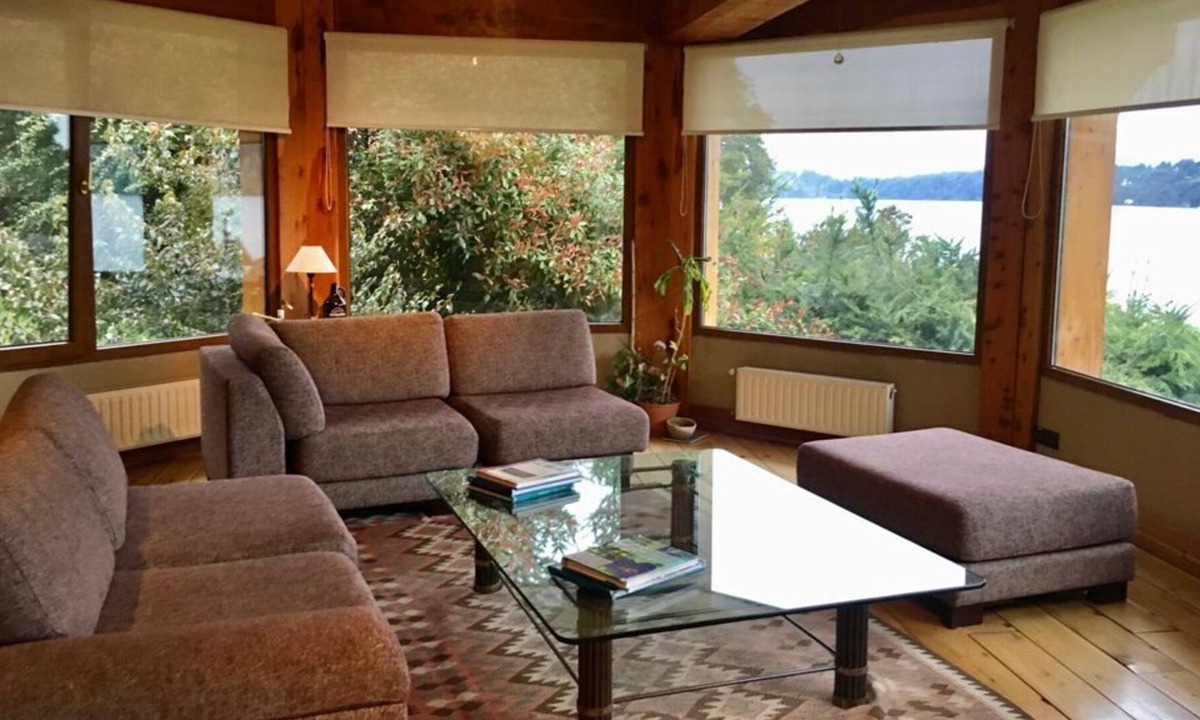 San Carlos de Bariloche Ski Chalet | AMPLIO CHALET DE MONTAÑA SOBRE EL LAGO NAHUEL HUAPI CON PILETA CLIMATIZADA
