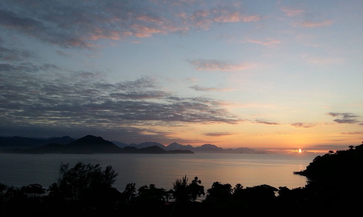 Toninhas Apartment | Apartment in a fully equipped condominium with panoramic ocean views.