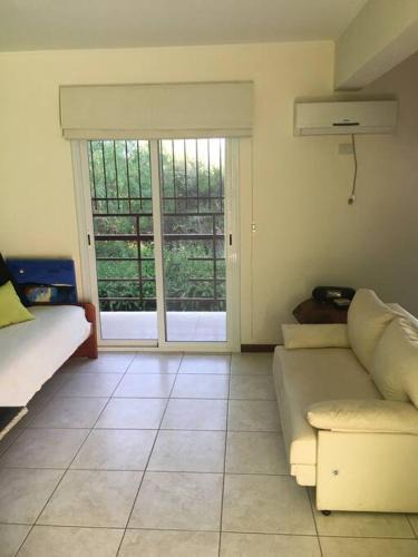 La Poblacion Apartment | Arcángeles del Oeste - Descanso al pie de la montaña