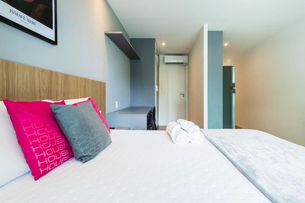 Armacao Apartment | Art Studio - Seaside with Rooftop Pool, Gym, and Coworking in Salvador Carpediem By Housi