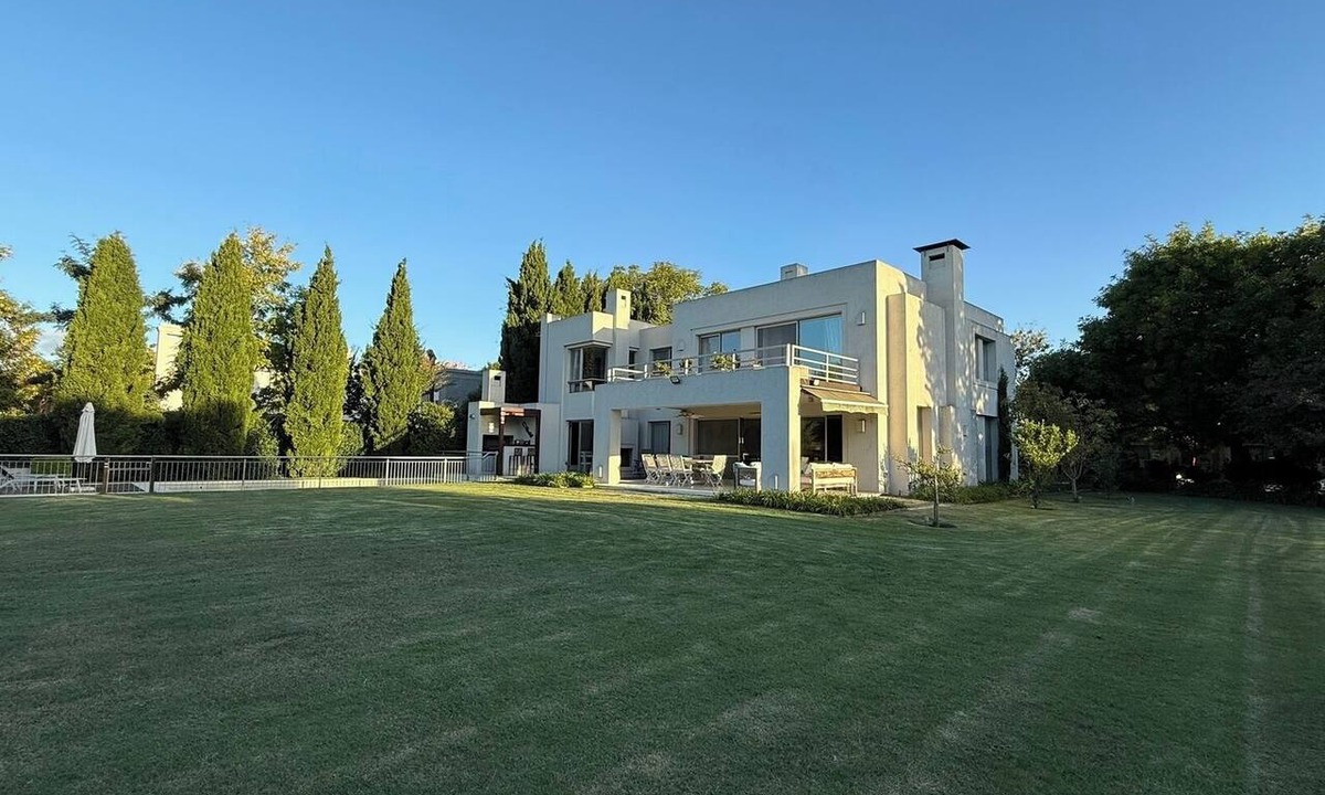 Manuel Alberti House | Ayres de Pilar house with a large park and mature trees.