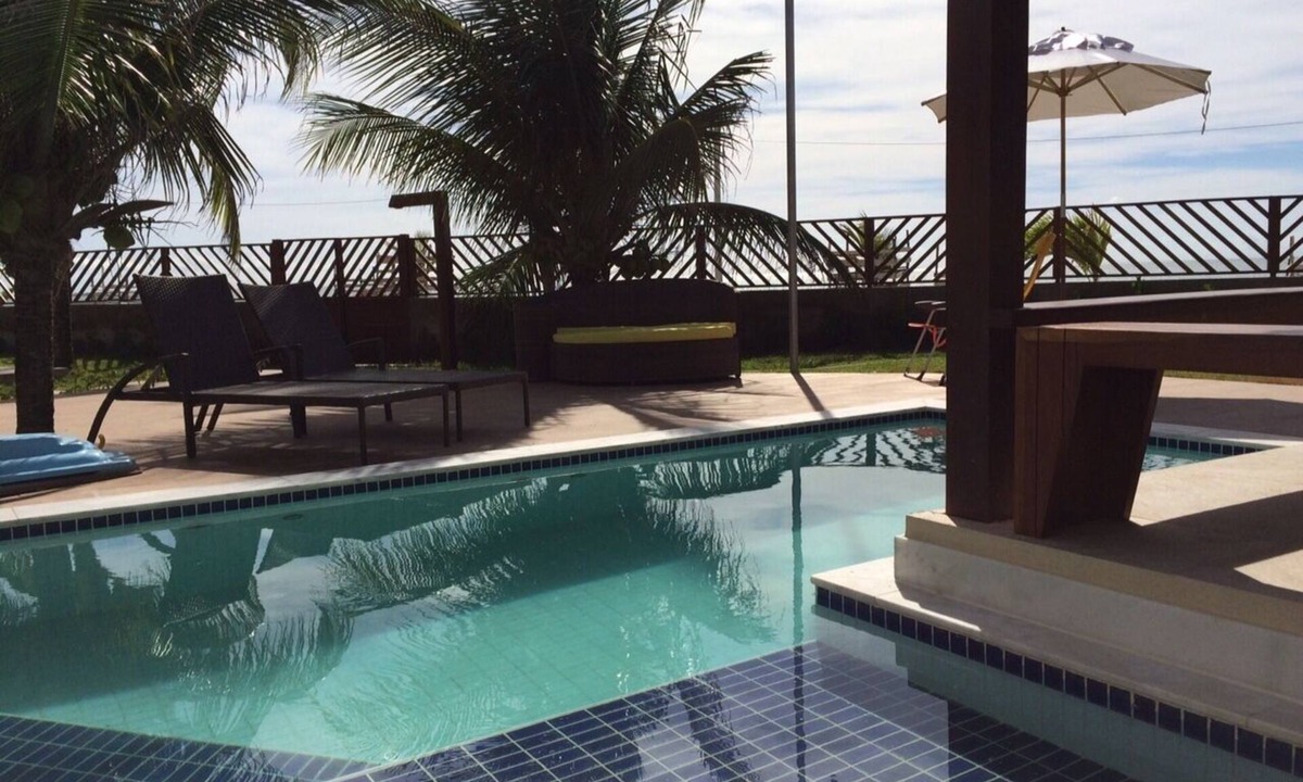 Loteamento Enseada dos Golfinhos House | Beachfront bungalow with private pool.