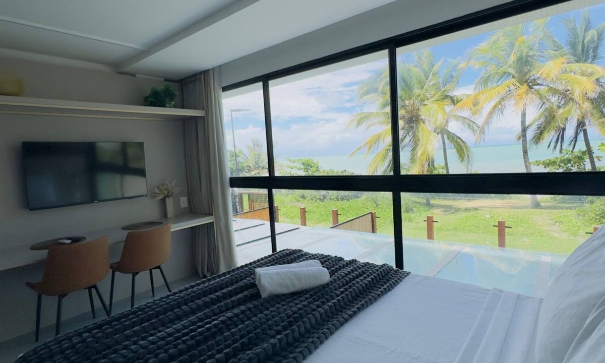 Jardim Oceania Apartment | Beachfront Retreat: Premium Escape with Direct Beach Access