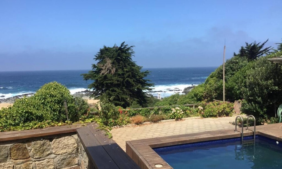 Isla Negra House | Beautiful House on the seafront in Isla Negra