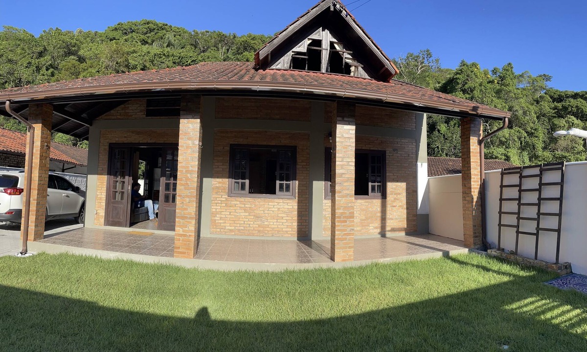 Governador Celso Ramos House | Brick house - 150 meters from the beach
