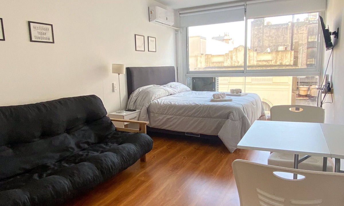 Balvanera Apartment | Bright studio in Congreso | Historic Av. de Mayo, Av. Corrientes theaters, health centers & Shopping Tour