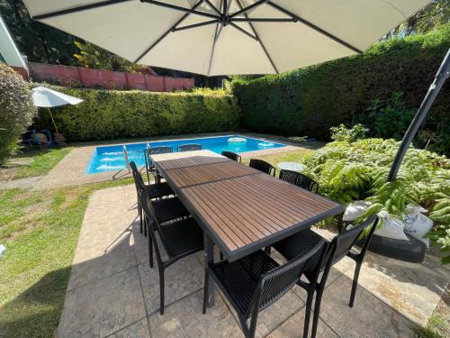 Dichato House | Cabaña con tinaja - piscina privada - estufa - cerca de playa