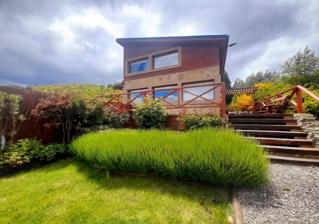 Junin de los Andes Ski Chalet | Cabaña frente al lago Huechulafquen y volcán Lanín