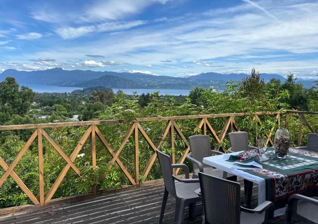 Lican Ray House | Cabaña Licanray, vista volcán Villarrica y lago Calafquén