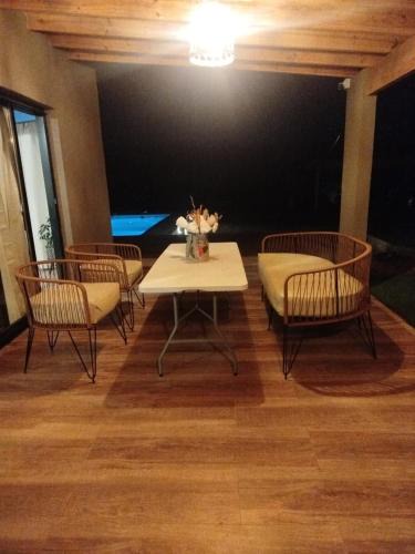 Trapiche House | Casa a estrenar En Trapiche - Pileta privada