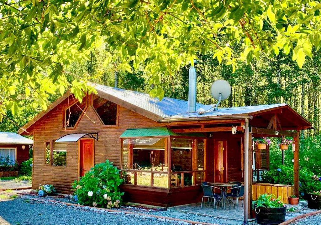 Pucon House | Casa Cabaña Victoria Bosque, Naturaleza, Rio & Starlink Wifi