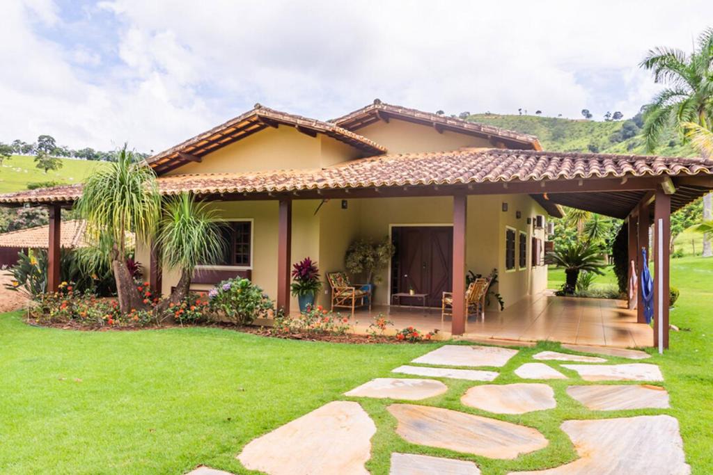Capitolio House | Casa de campo Morada da Onça c WiFi - Capitólio - MG