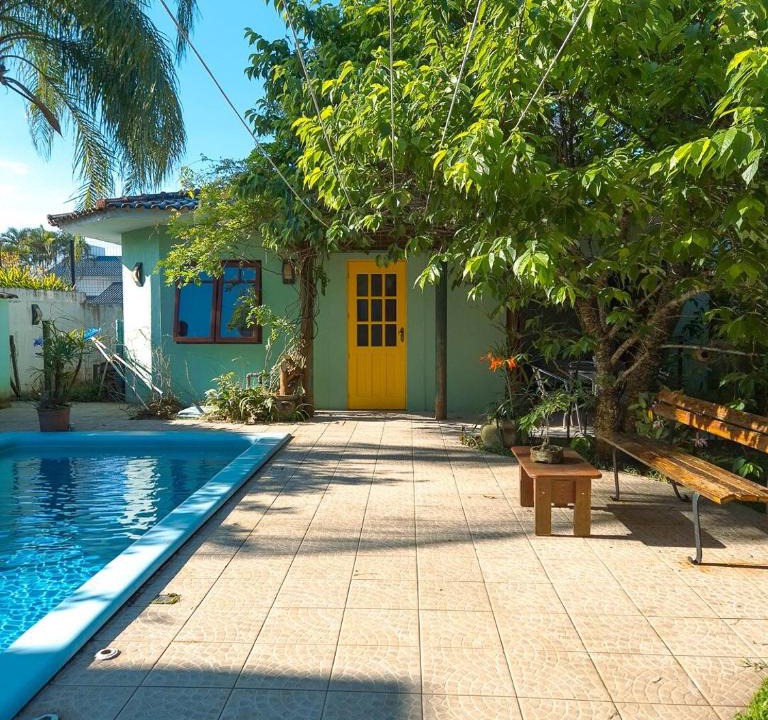 Jurere Internacional House | Casa de Hóspedes em Jurerê Internacional com Piscina e Jardim Compartilhados aprox 8 min da Praia