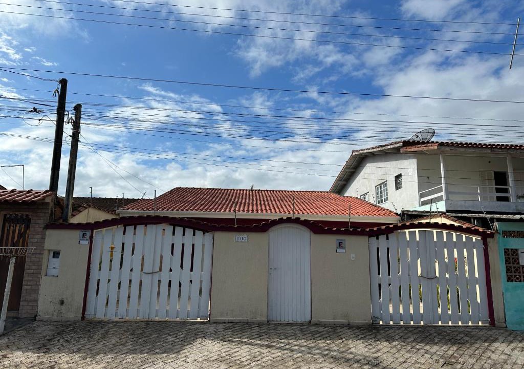 Centro House | Casa no Centro de Bertioga com Piscina