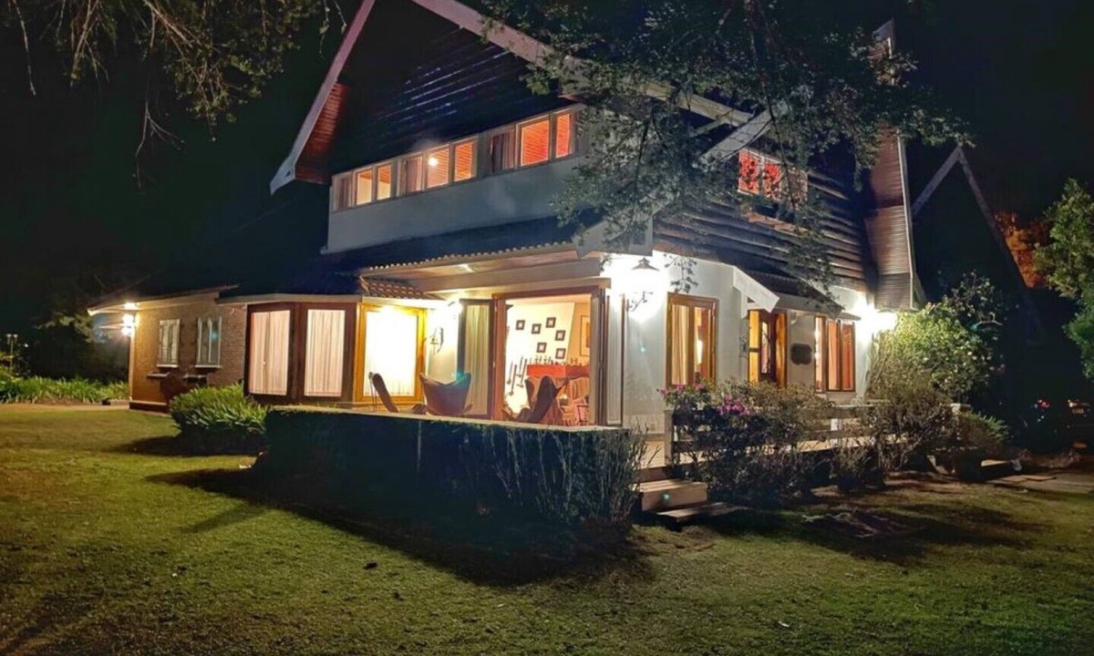 Vila Inglesa House | Cashew Tree House