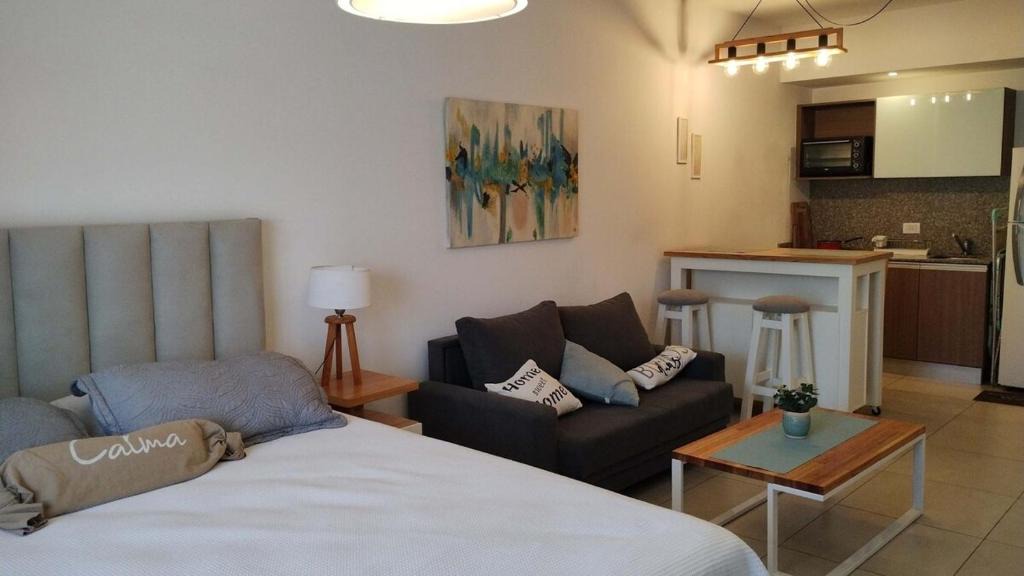 Balvanera Apartment | Chic Studio Steps from Subway by depptö