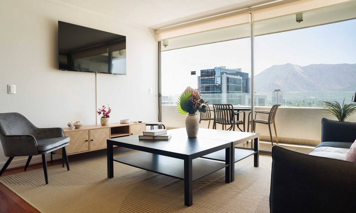Apoquindo Apartment | Contemporary 2BR City Apartment | Perfect Getaway!