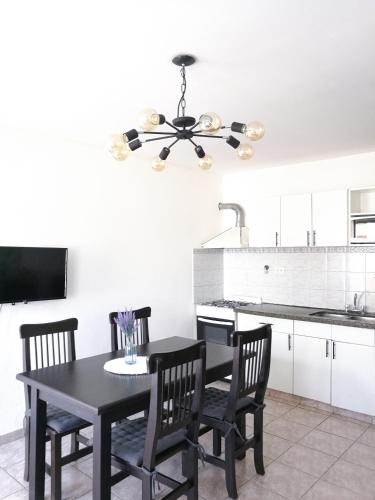 Neuquen Apartment | DEPARTAMENTOS Las Araucarias- 2 a 5 personas con estacionamiento