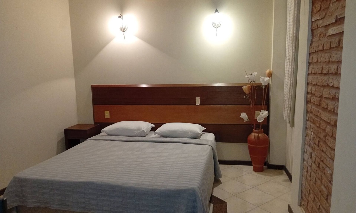 Santo Antonio Apartment | Direita S.Antonio Agreste Suite with bathroom, air conditioning and king-size bed.