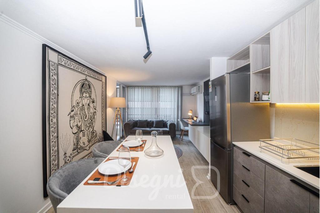 El Golf Apartment | Disegni 10 - Departamento El Golf, Cercano a Costanera Center