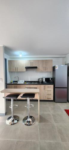 Talca Apartment | Dormitorio matrimonial con baño privado - altos de san miguel