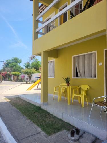 Maria Farinha House | Duplex em Condomínio familiar com 03 quartos à 200m da praia e 500m do Veneza Water Park