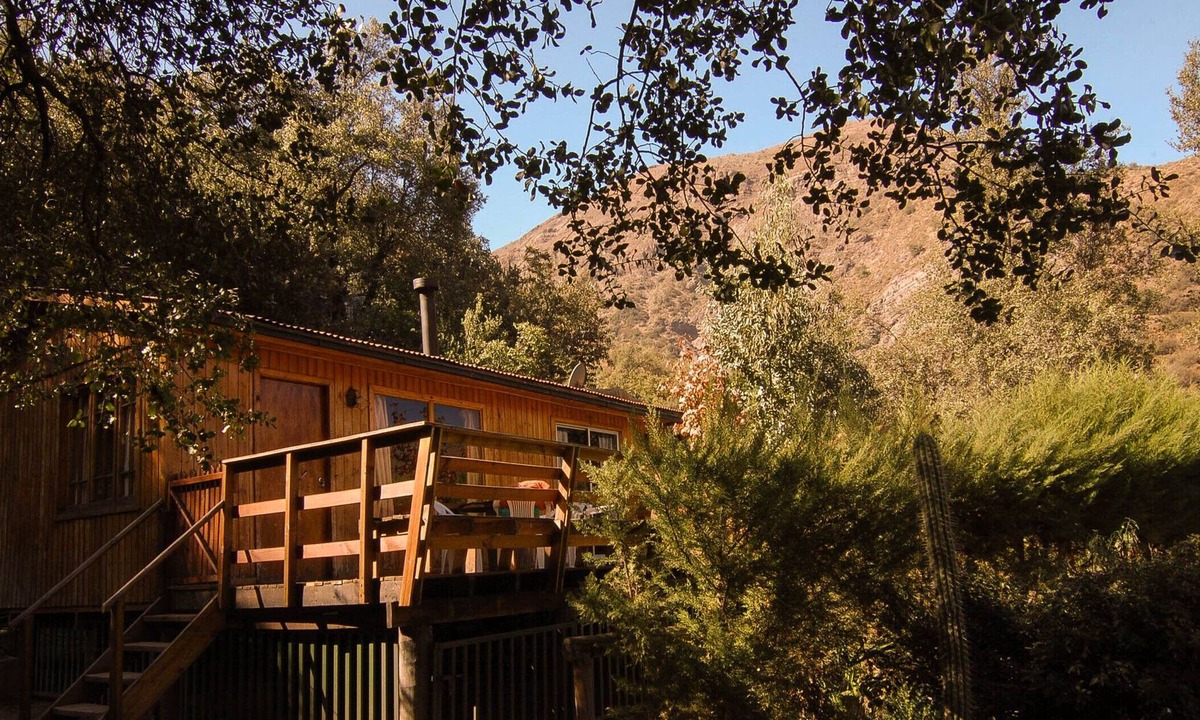 San Alfonso Cabin | Enchanting Cabin with Deck for a Vacation in the Mountains of Cajon del Maipo