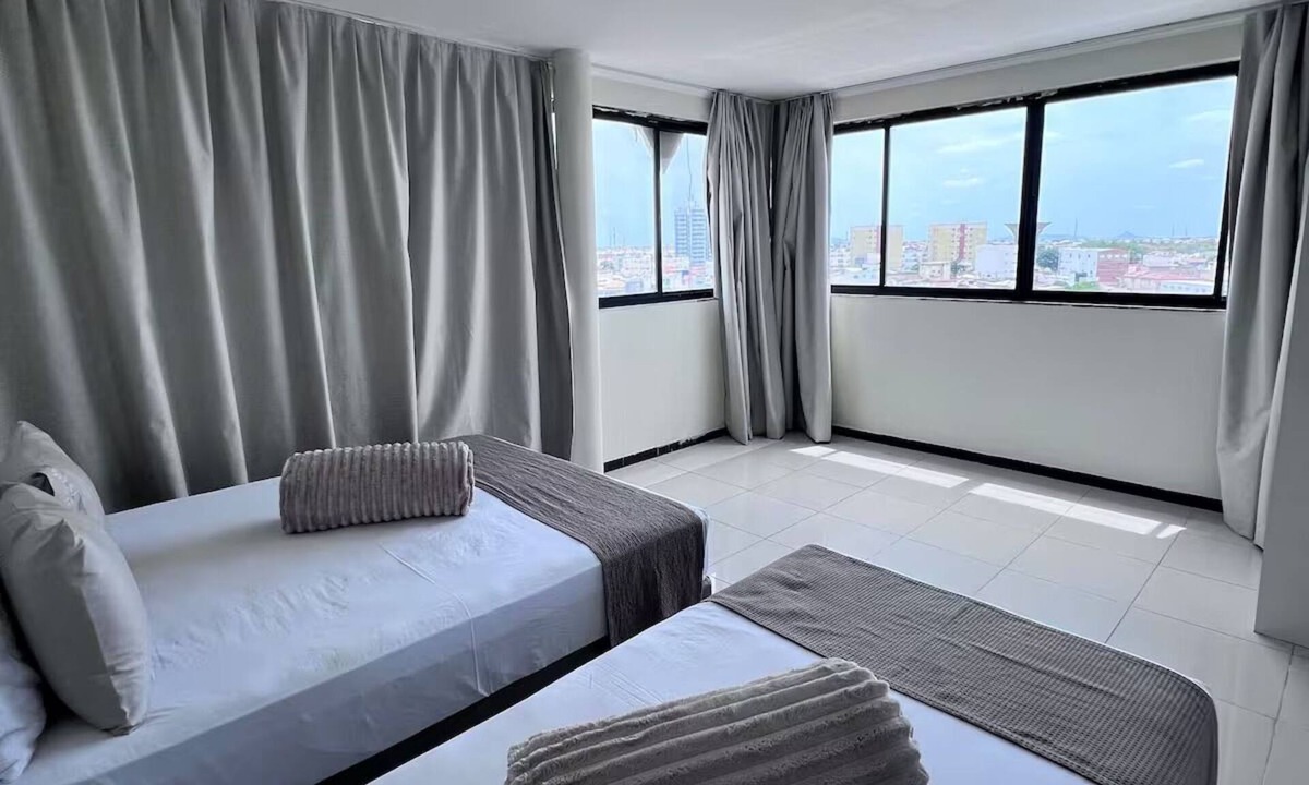 Petrolina Hotel | Free Breakfast Stay | 6.2 mi to Senador Nilo Coelho Airport | 2 Units