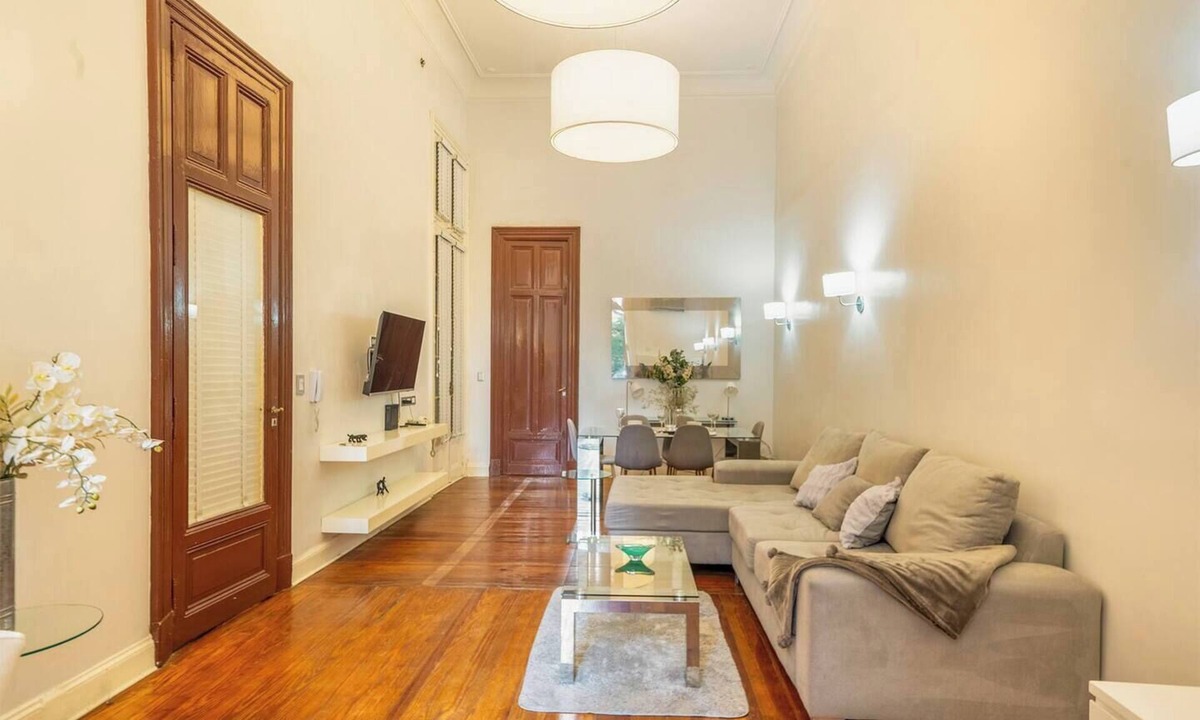 El Centro Apartment | Grand Rivadavia: 3-BR Ensuite High Ceiling Home