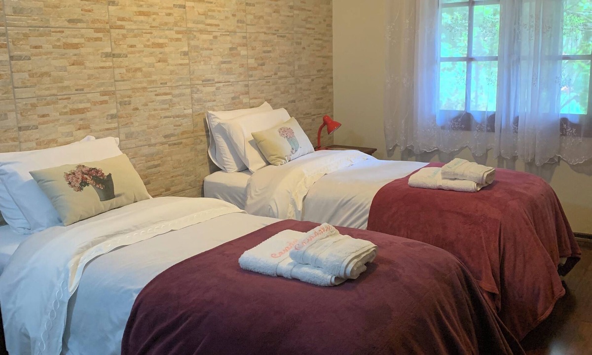 Monte Verde Cottage | Guest house with 2 bedrooms, living room and open kitchen, with swimming pool and beautiful garden
