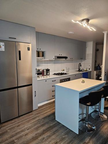 Cavancha House | Habitación y baño privado en departamento compartido