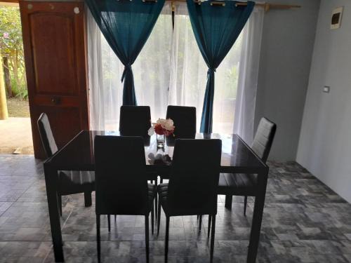 Hanga Roa House | hare tamahei