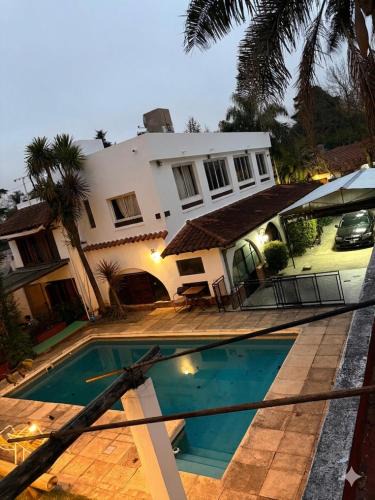 Monte Grande House | HAUS EDELWEISS, Casa Quinta en Monte Grande, Bs As, EZEIZA AIRPORT, GARDEN, SWIMMING POOL