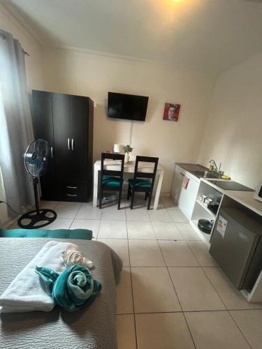 El Golf Apartment | Home 10