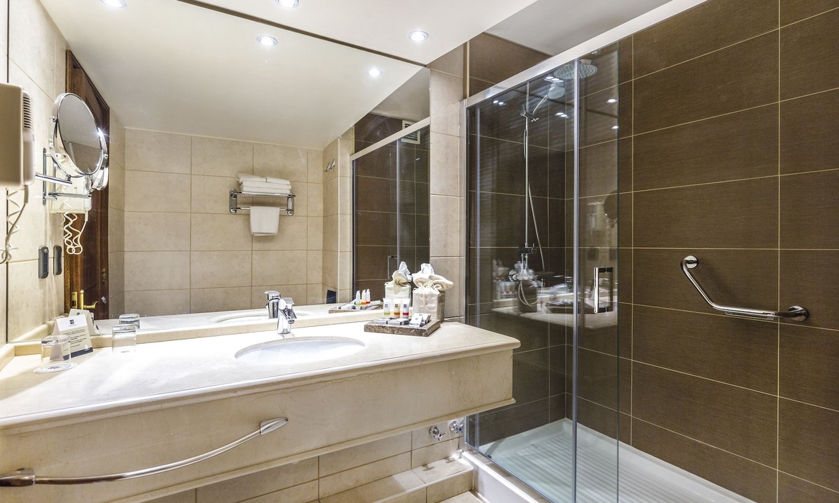 El Golf Hotel | Hotel Plaza El Bosque Ebro