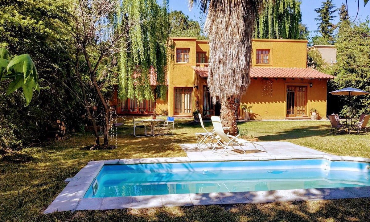 Chacras de Coria House | House in Chacras de Coria, In the middle of the land of Malbec