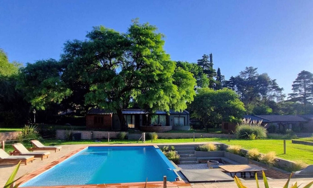 Villa General Belgrano House | HOUSE LAS MAGNOLIAS IN VILLA GRAL BELGRANO FOR 8 PEOPLE WITH PARK AND SWIMMING POOL