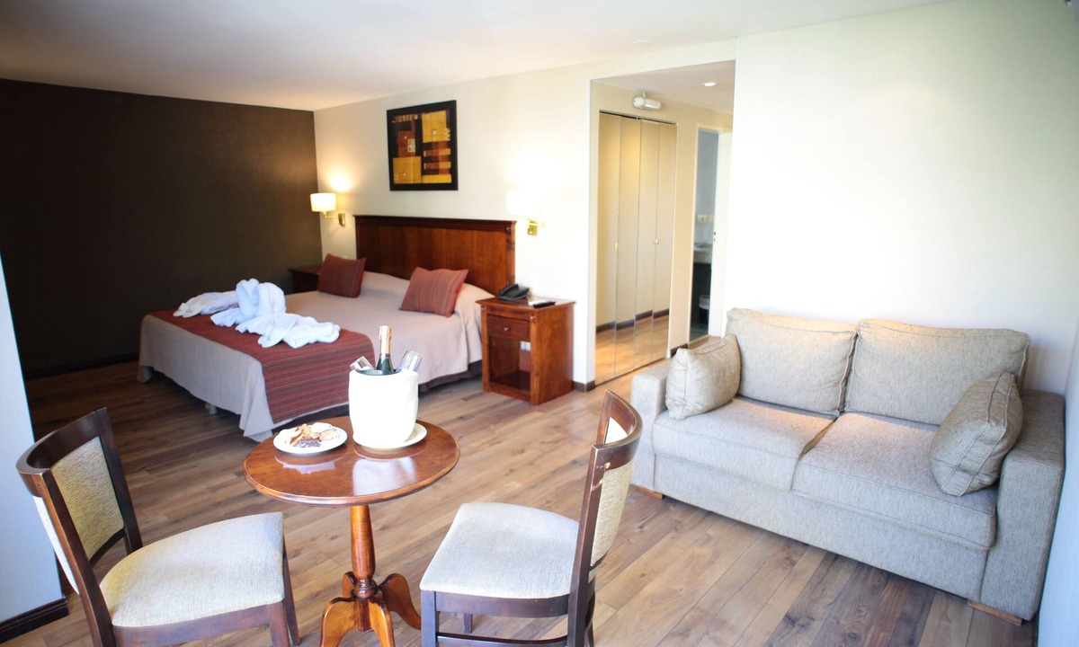 San Pedro Hotel | Howard Johnson by Wyndham San Pedro