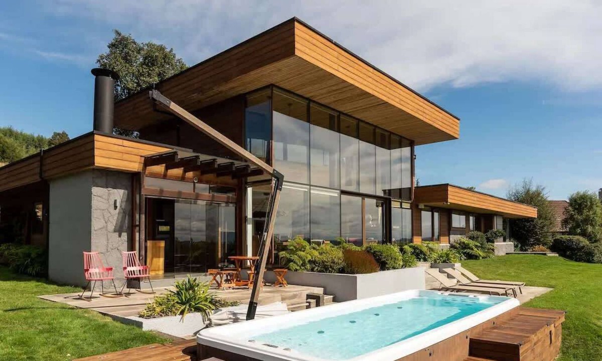 Villarrica House | Jacuzzi & Heated (Summer) Pool Retreat with Volcano Views