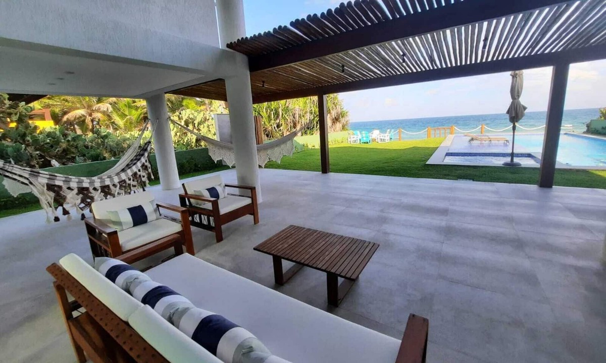 Porto de Galinhas House | Jewel of Porto, designer house, right on the sand with the comfort you need.