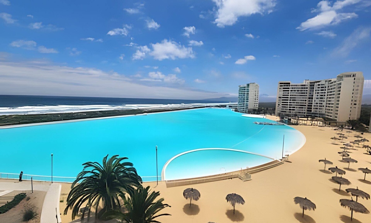 La Serena House | Lagoon beach white 311