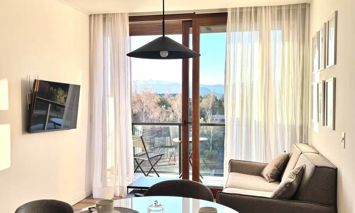San Carlos de Bariloche Apartment | Lake, Mountains, and Comfort · Cozy and Bright Apartment
