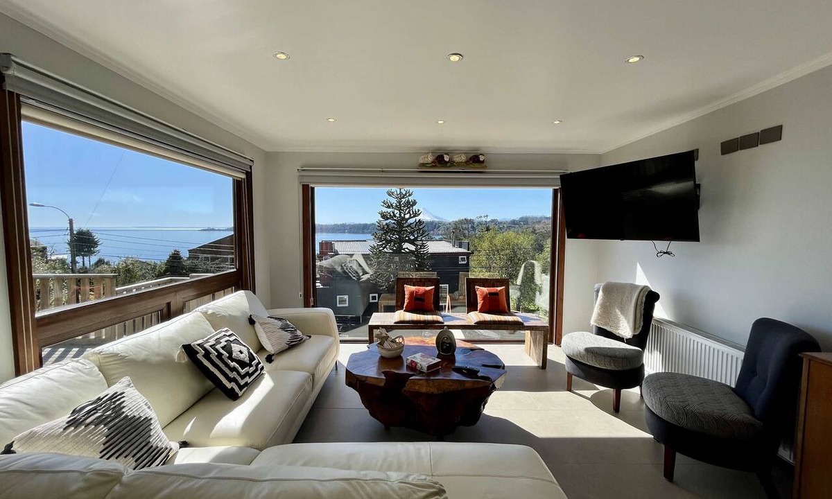 Puerto Varas House | Lakefront House w/BBQ & Fast WiFi