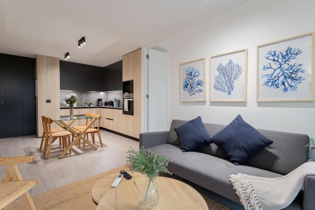 Apoquindo Apartment | Las Condes Luxe Park and Mall Getaway